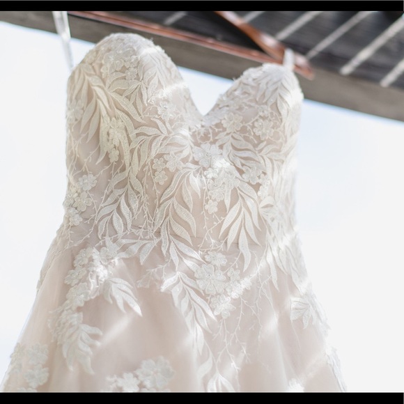 Wedding Gown • MIA SOLANO • PIA • 14 - Picture 4 of 8